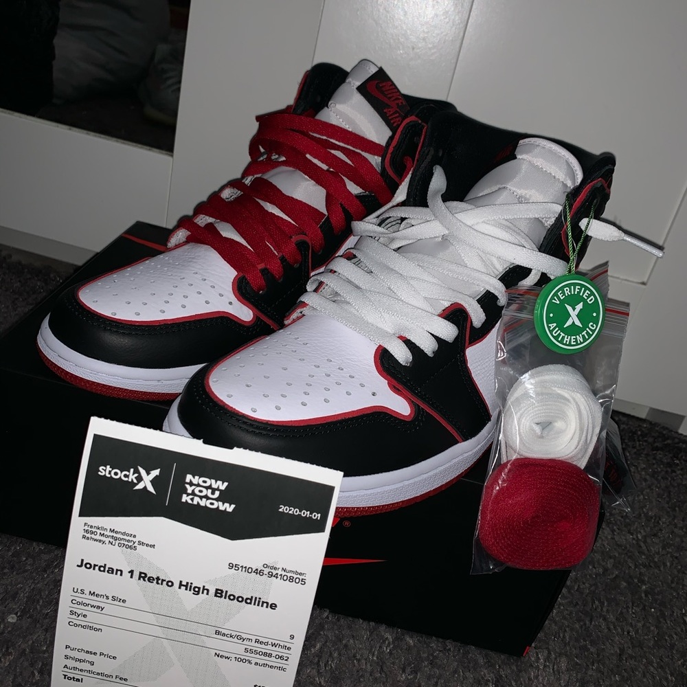 Air Jordan 1 Retro High OG bloodline